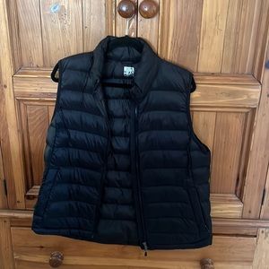 black outerwear/puffer vest;zip front slash pockets NWOT